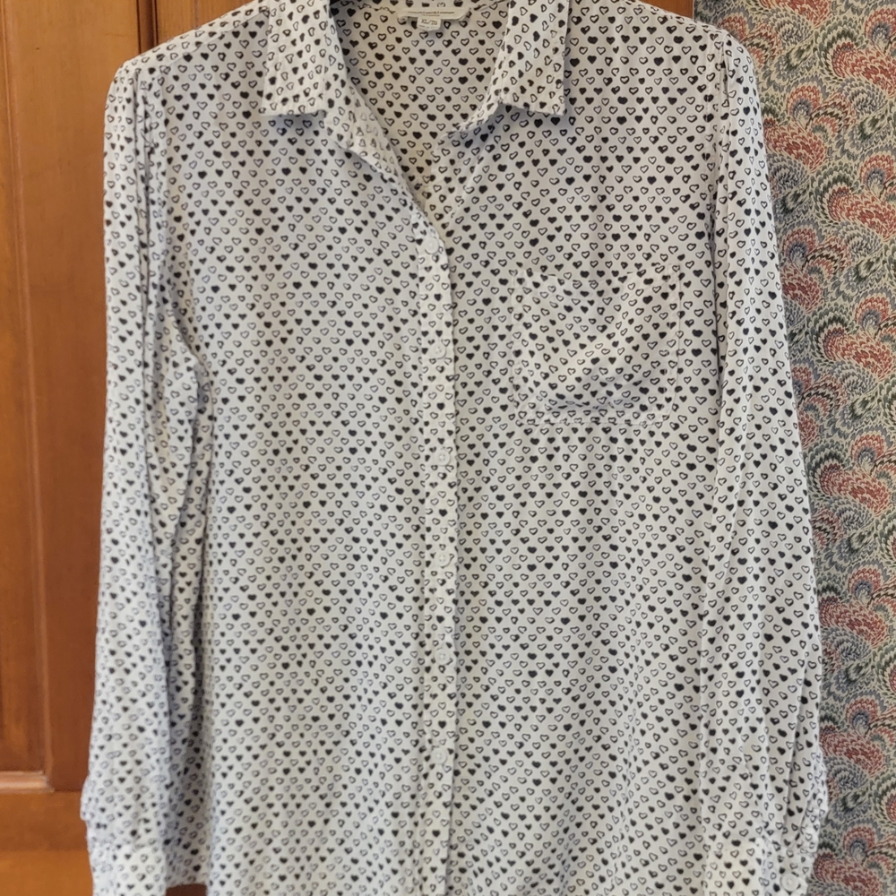 beachlunchlounge White Button-Up Shirt with Blue Heart Print XL